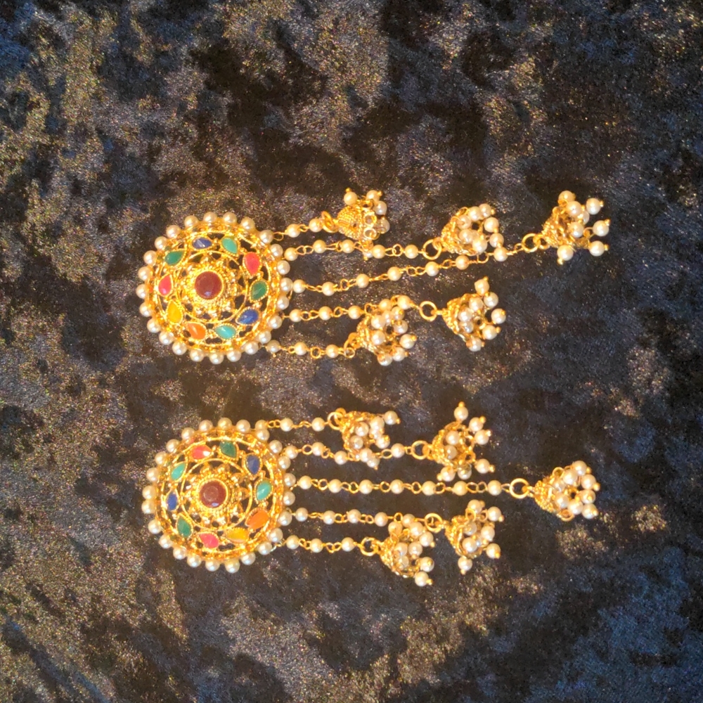 2 Pearl earrings